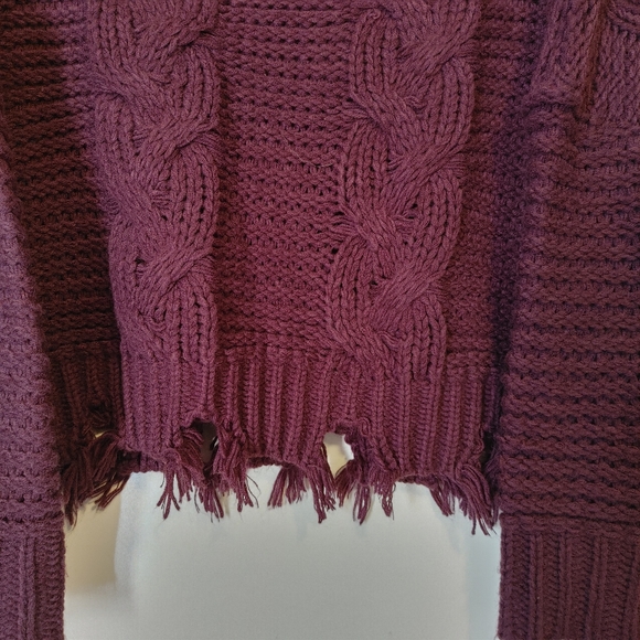 She + Sky Distressed Cable Knit Sweater Size OS - Picture 7 of 12